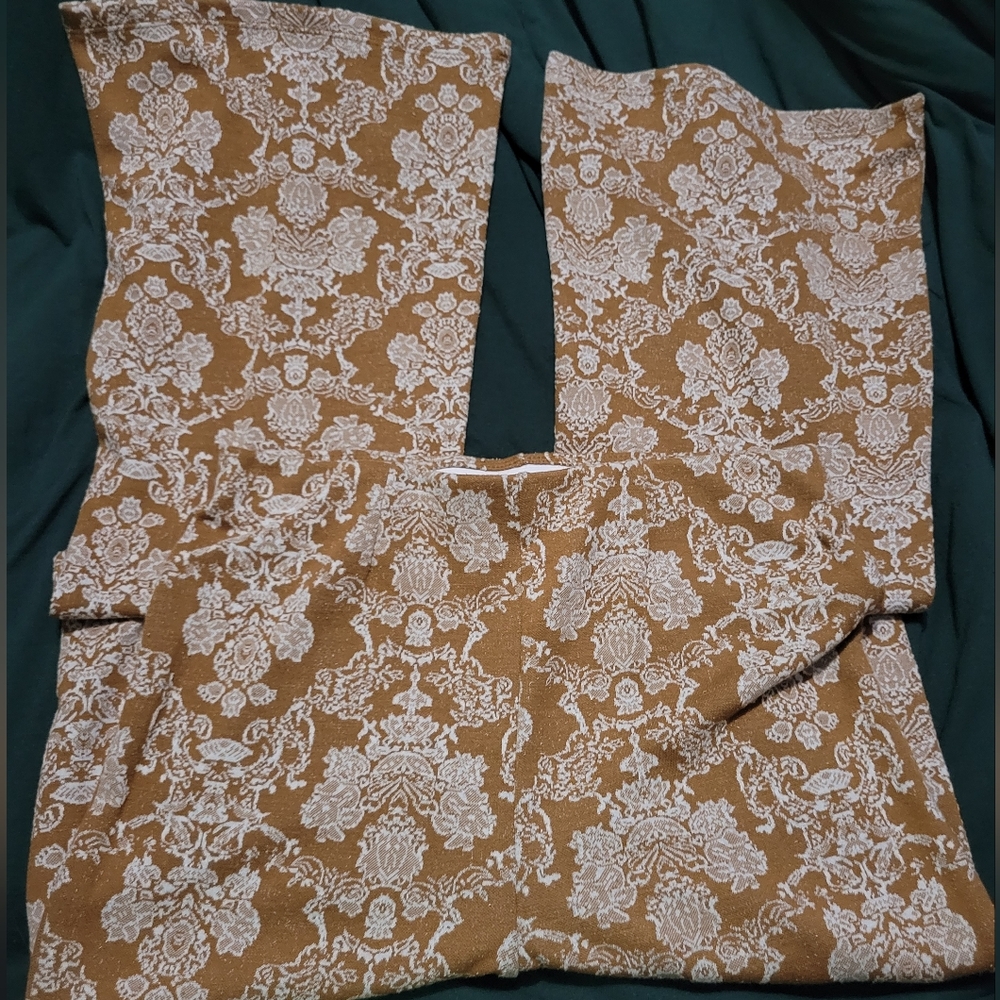 NWOT Industry Republic pull on bell bottoms, camel and white damask print, sz M